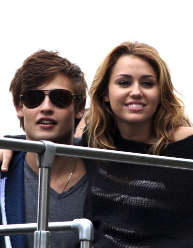Douglas Booth Fotoğrafı