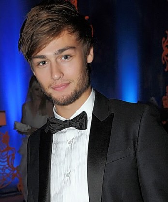 Douglas Booth Fotoğrafı