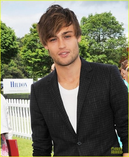 Douglas Booth Fotoğrafı