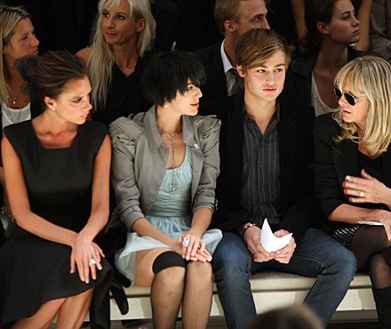 Douglas Booth Fotoğrafı