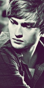 Douglas Booth Fotoğrafı