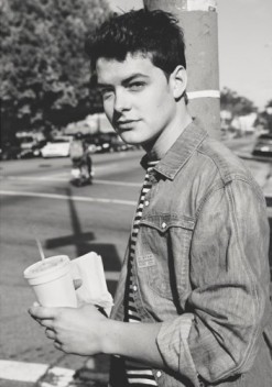 Israel Broussard fotoğrafı