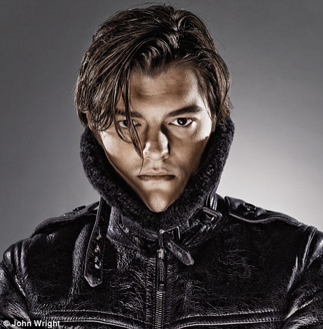 Sam Riley Fotoğrafı