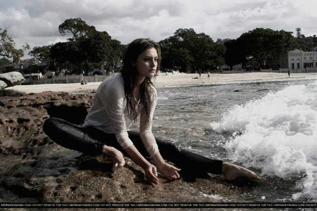 Phoebe Tonkin Fotoğrafı