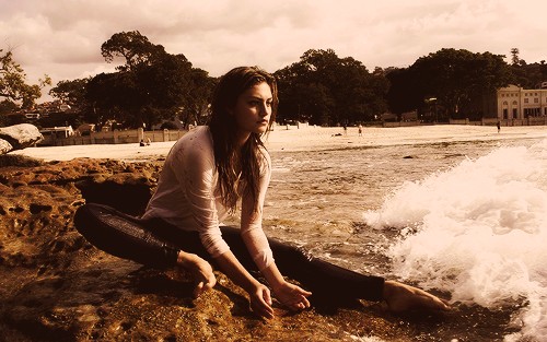 Phoebe Tonkin Fotoğrafı