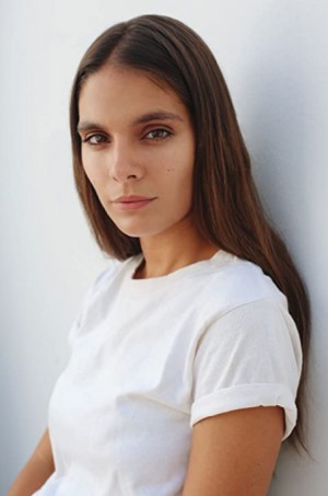 Caitlin Stasey fotoğrafı