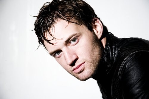 Cru Ennis fotoğrafı