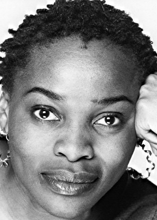 Rakie Ayola fotoğrafı