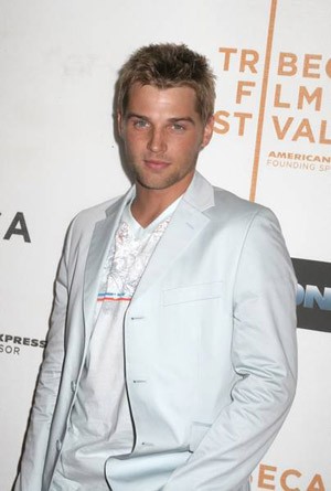 Mike Vogel Fotoğrafı