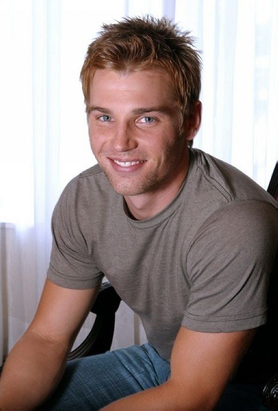 Mike Vogel fotoğrafı