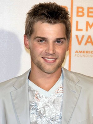 Mike Vogel Fotoğrafı