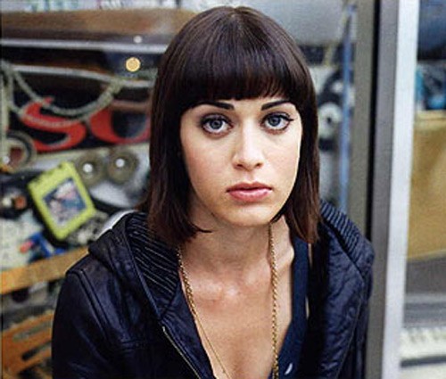 Lizzy Caplan Fotoğrafı