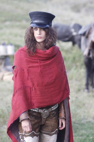 Lizzy Caplan Fotoğrafı