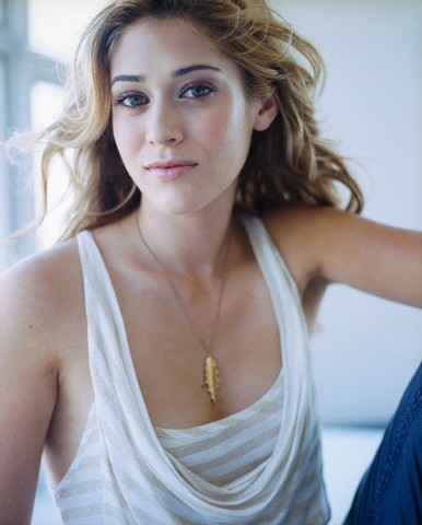 Lizzy Caplan Fotoğrafı