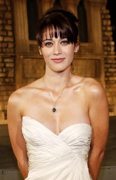 Lizzy Caplan Fotoğrafı