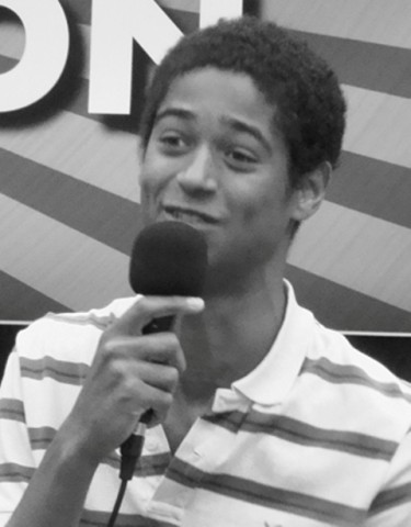 Alfie Enoch fotoğrafı
