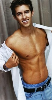 Drew Van Acker Fotoğrafı