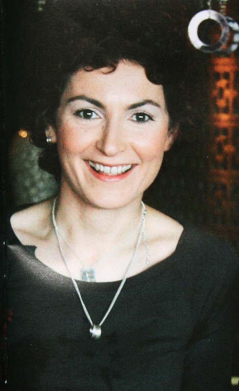 Yelda Reynaud Fotoğrafı