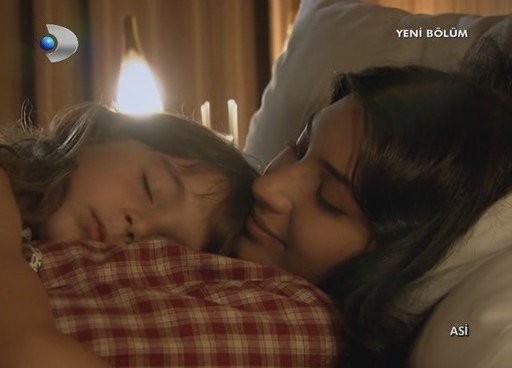 Tuba Büyüküstün Fotoğrafı