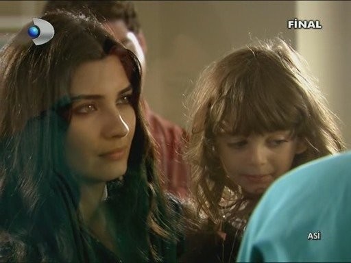 Tuba Büyüküstün Fotoğrafı