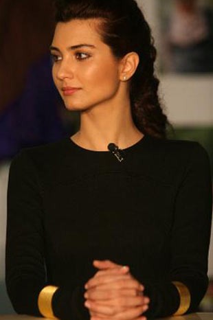 Tuba Büyüküstün Fotoğrafı