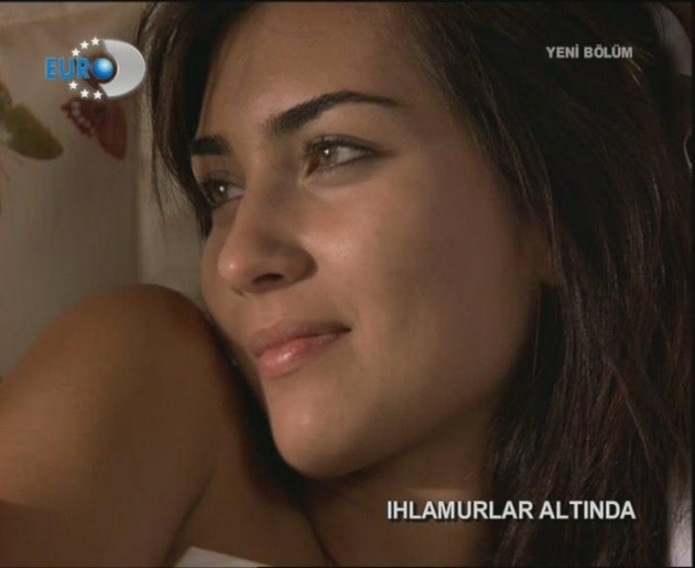 Tuba Büyüküstün Fotoğrafı