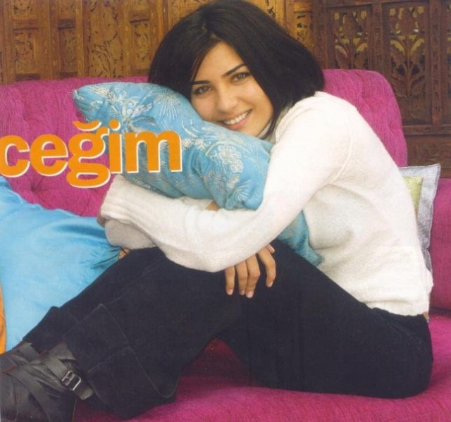 Tuba Büyüküstün Fotoğrafı