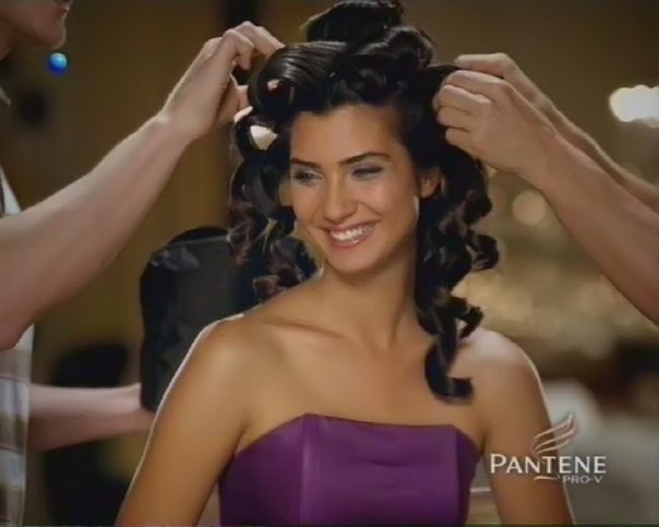 Tuba Büyüküstün Fotoğrafı