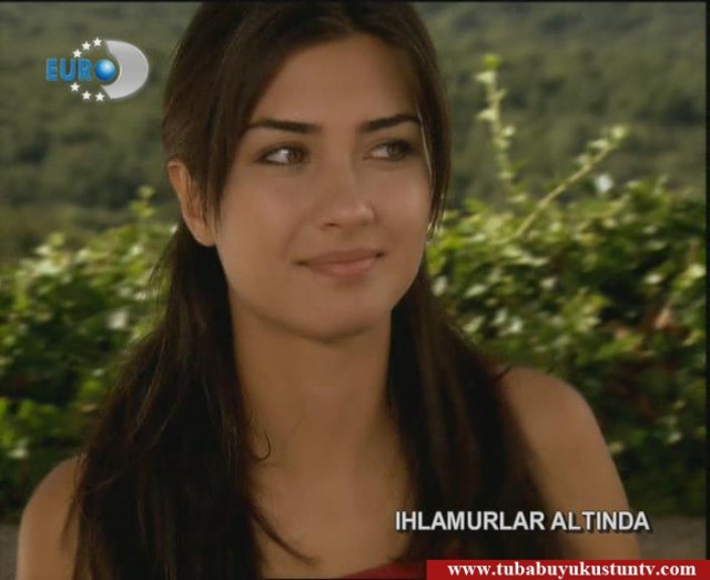 Tuba Büyüküstün Fotoğrafı