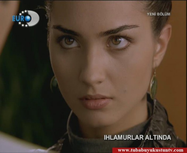 Tuba Büyüküstün Fotoğrafı
