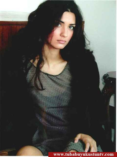 Tuba Büyüküstün Fotoğrafı