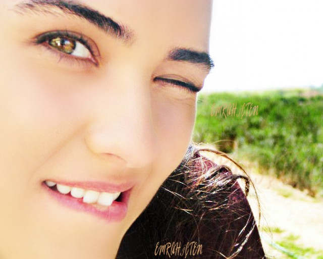 Tuba Büyüküstün Fotoğrafı