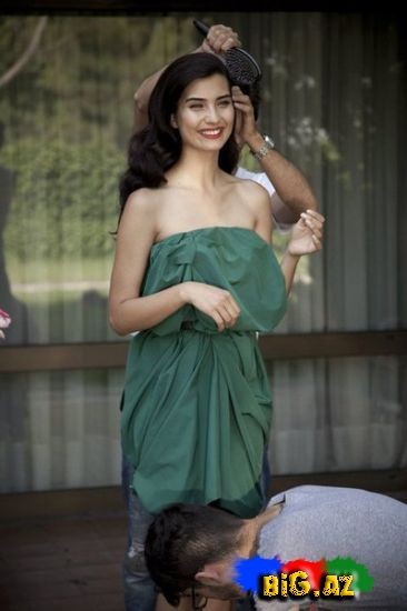 Tuba Büyüküstün Fotoğrafı