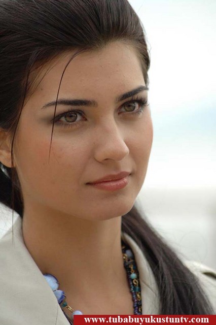 Tuba Büyüküstün Fotoğrafı