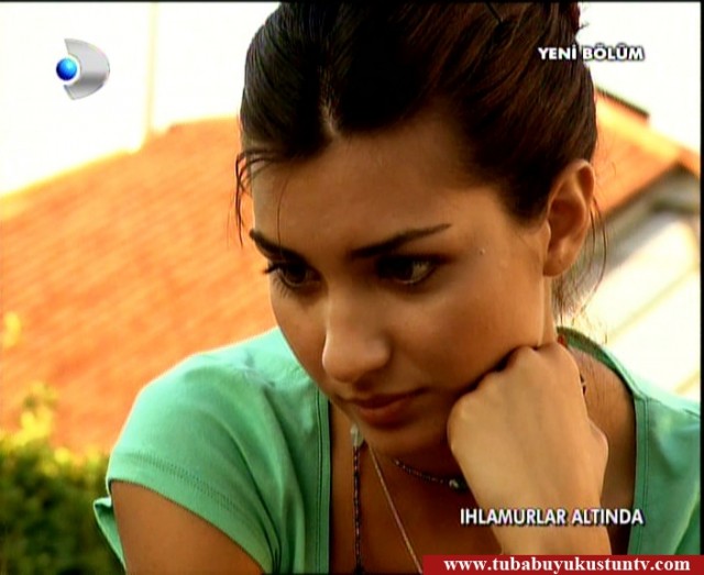 Tuba Büyüküstün Fotoğrafı