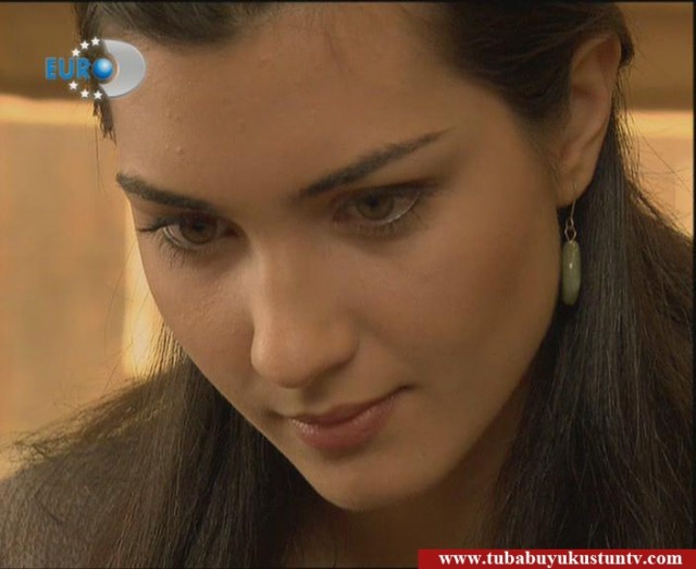 Tuba Büyüküstün Fotoğrafı