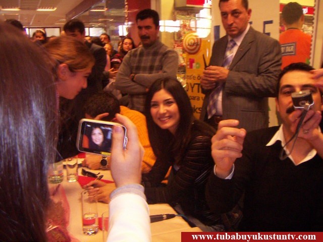 Tuba Büyüküstün Fotoğrafı
