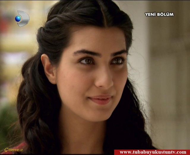 Tuba Büyüküstün Fotoğrafı