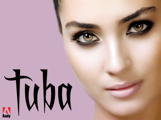 Tuba Büyüküstün Fotoğrafı
