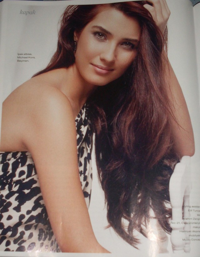 Tuba Büyüküstün Fotoğrafı