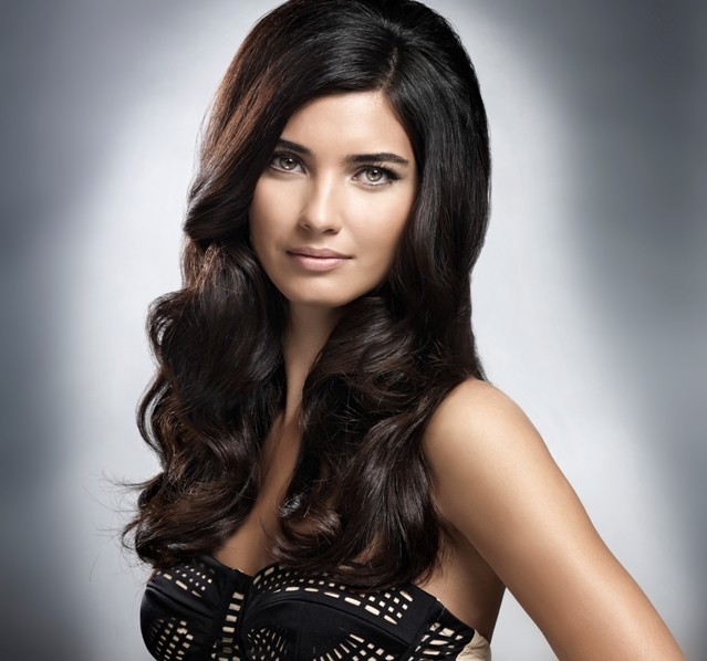 Tuba Büyüküstün Fotoğrafı