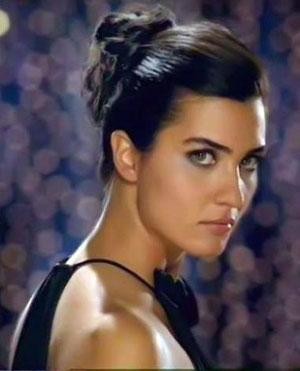 Tuba Büyüküstün Fotoğrafı