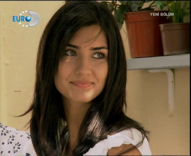 Tuba Büyüküstün Fotoğrafı