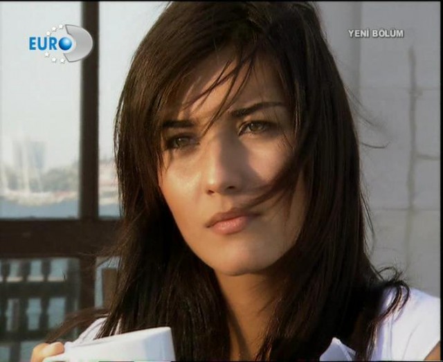 Tuba Büyüküstün Fotoğrafı