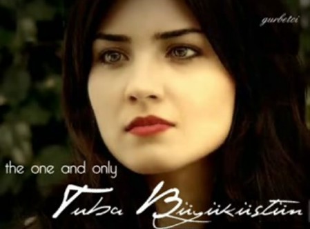 Tuba Büyüküstün Fotoğrafı