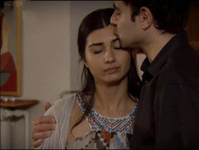 Tuba Büyüküstün Fotoğrafı