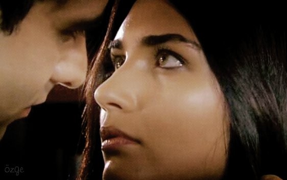 Tuba Büyüküstün Fotoğrafı