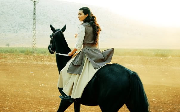 Tuba Büyüküstün Fotoğrafı