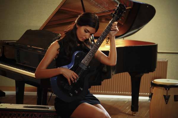 Tuba Büyüküstün Fotoğrafı