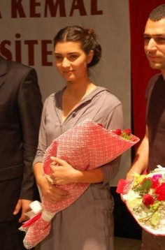 Tuba Büyüküstün Fotoğrafı
